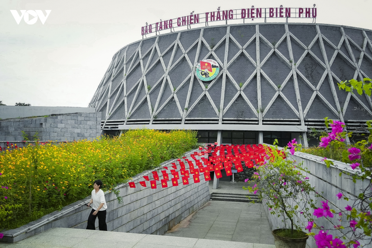 Dien bien ruc ro co hoa chao don quoc khanh 2 9 hinh anh 13