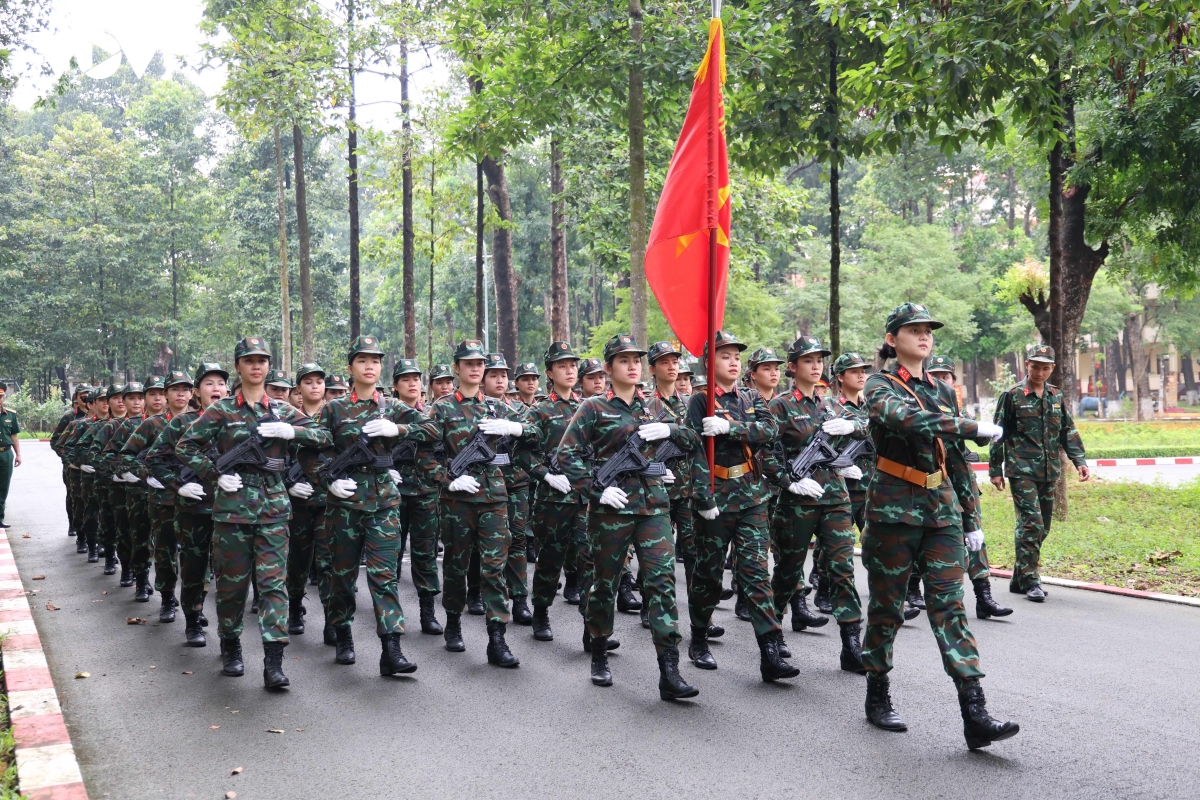 phia sau nhung buoc chan dieu binh tai to quoc trong tim hinh anh 1