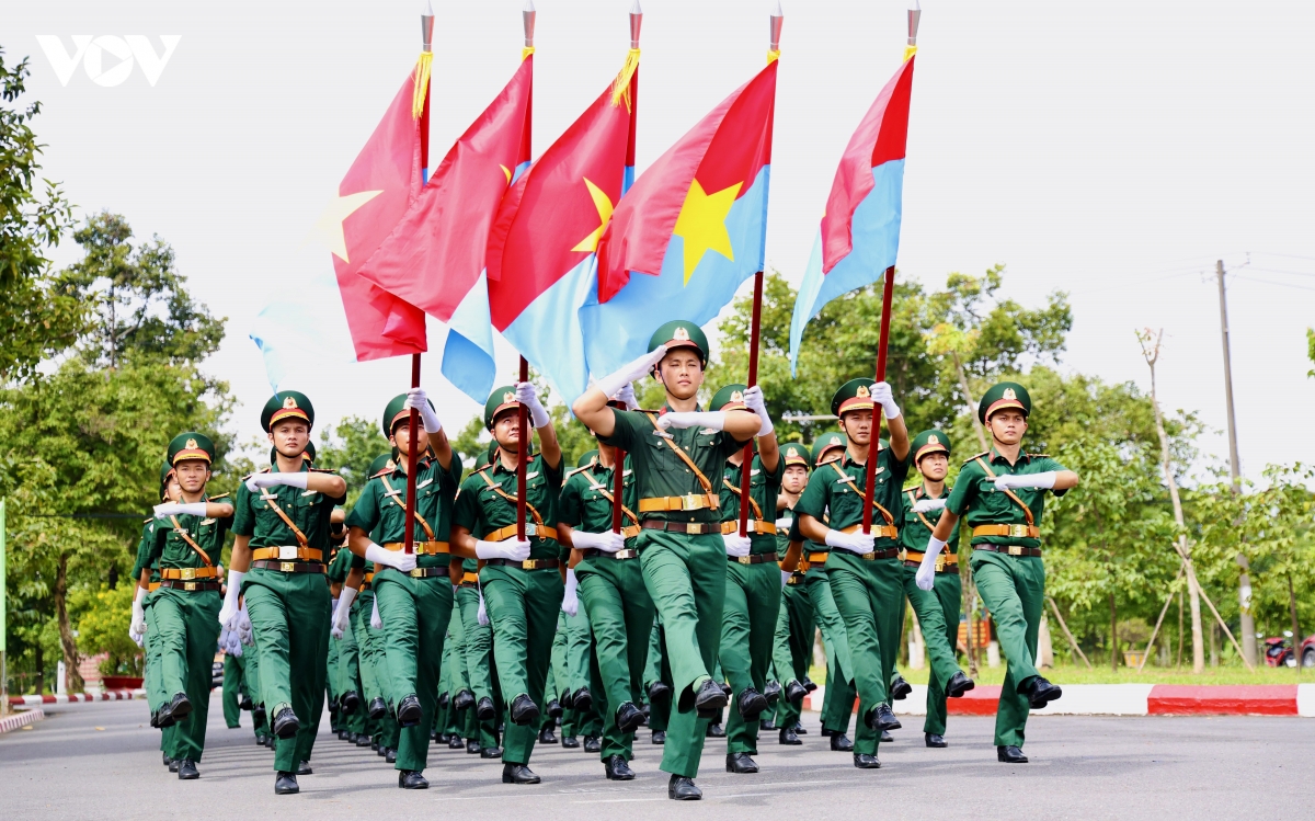 phia sau nhung buoc chan dieu binh tai to quoc trong tim hinh anh 4