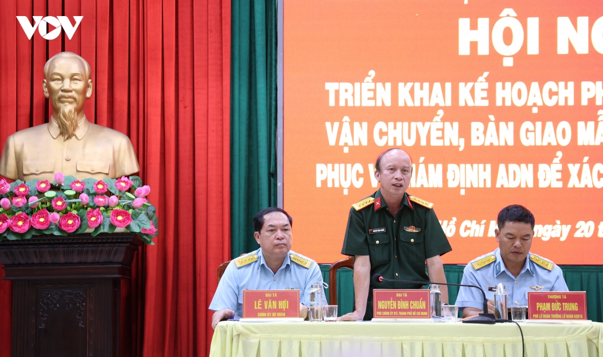 tp.hcm van chuyen mau hai cot liet si bang may bay quan su, de giam dinh adn hinh anh 1