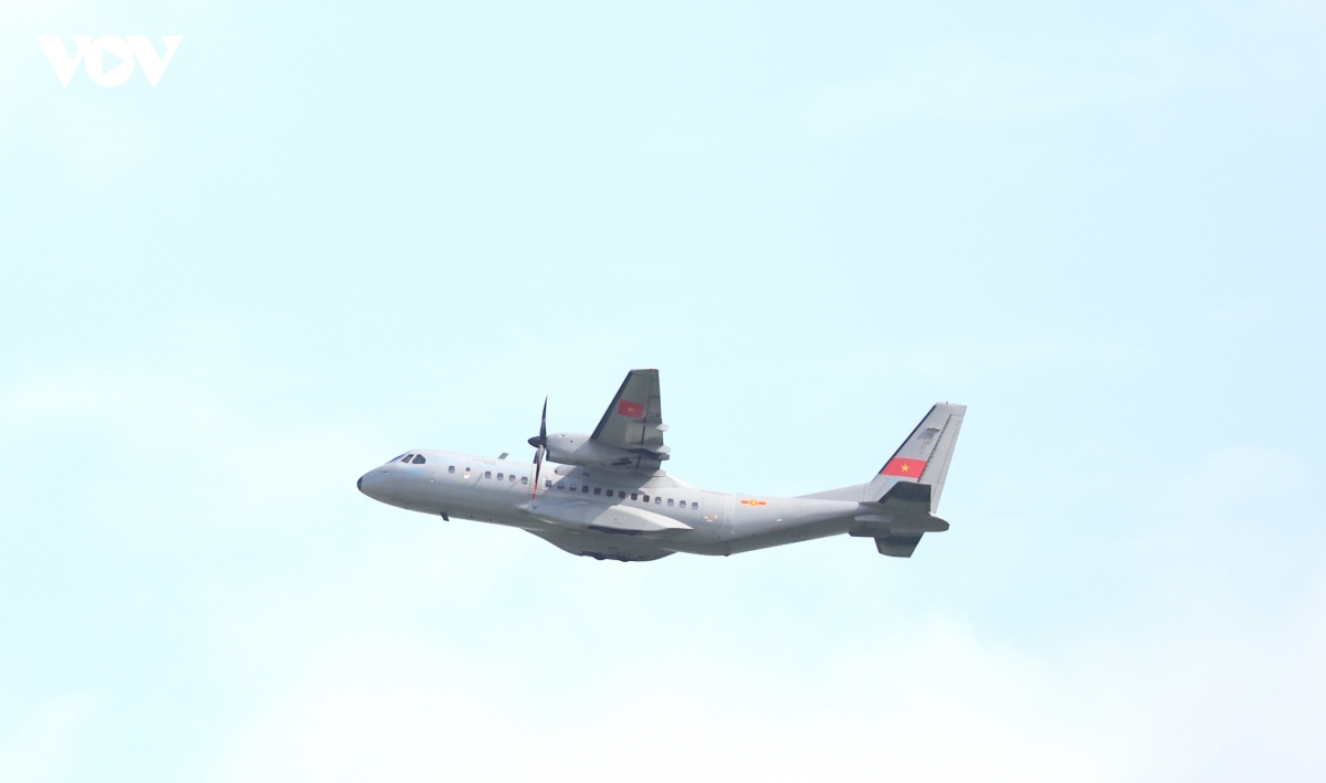 may bay quan su dua hon 7.000 mau hai cot liet si tu tp.hcm ra ha noi giam dinh hinh anh 10
