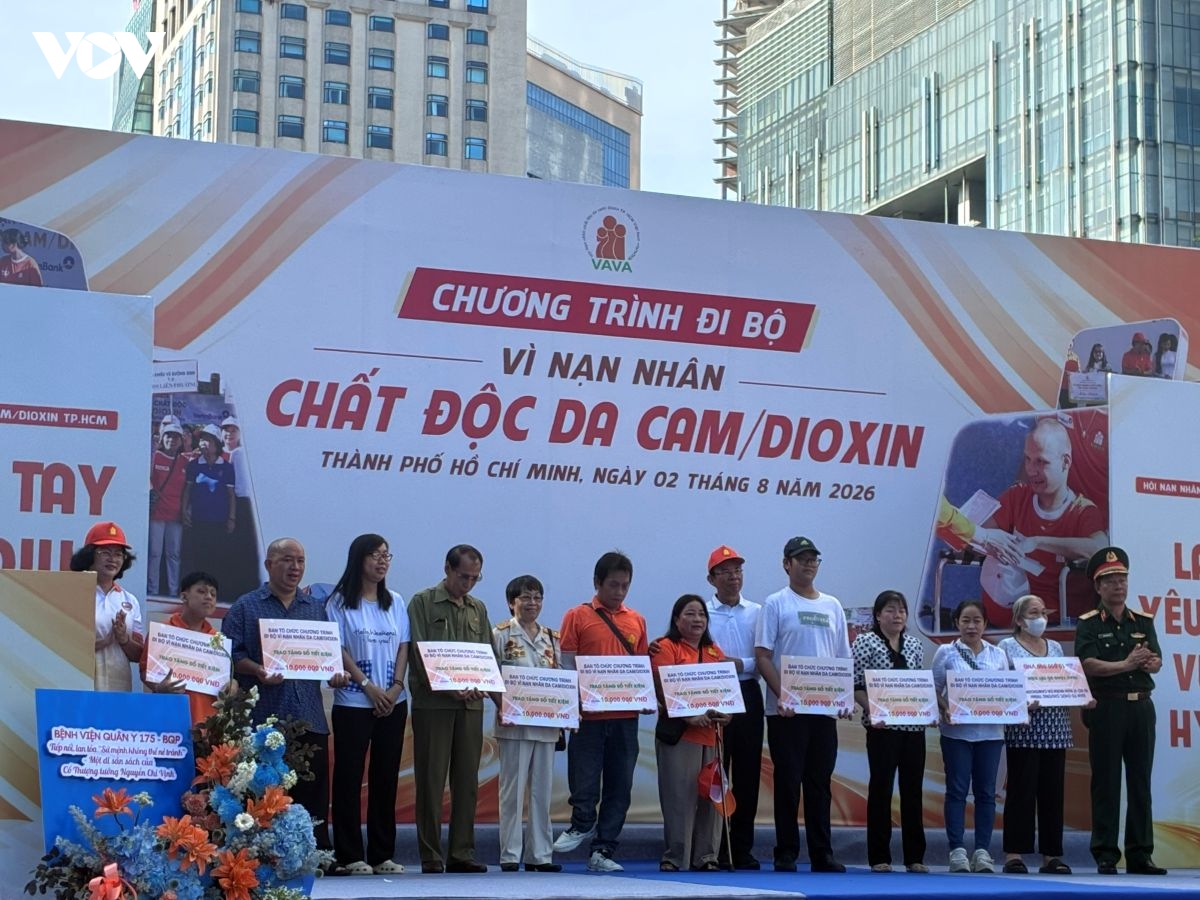 lan toa yeu thuong tu chuong trinh di bo vi nan nhan da cam hinh anh 4
