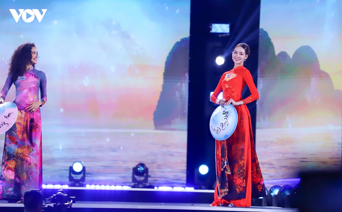 111 nguoi dep cac nuoc trinh dien ao dai tai dem khai mac miss world 2026 hinh anh 6