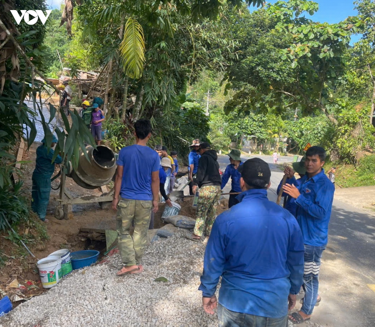 tuoi tre Da nang huong ung chien dich 30 ngay dem ho tro cac xa bien gioi hinh anh 7