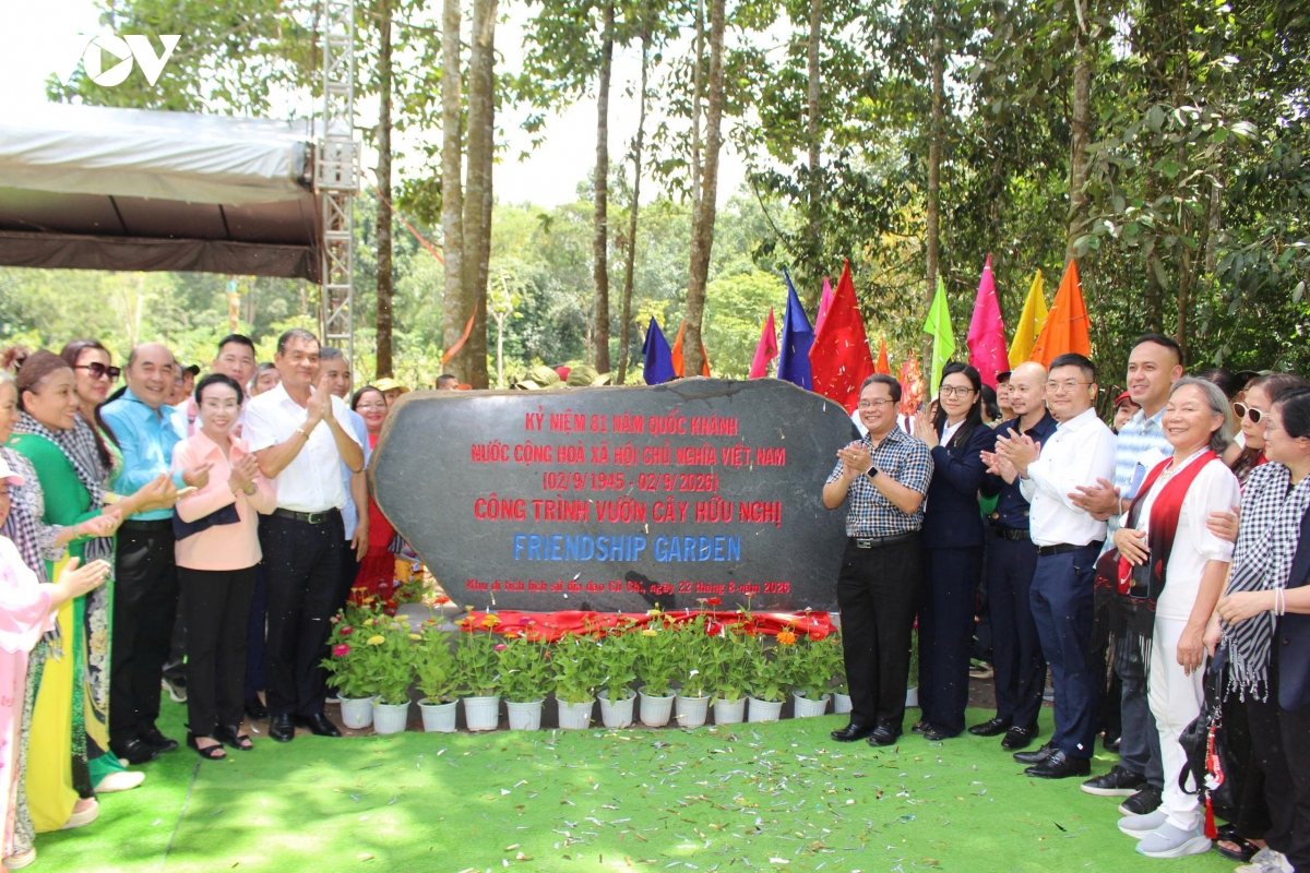  vuon cay huu nghi lan toa thong diep xanh va tinh doan ket quoc te hinh anh 7
