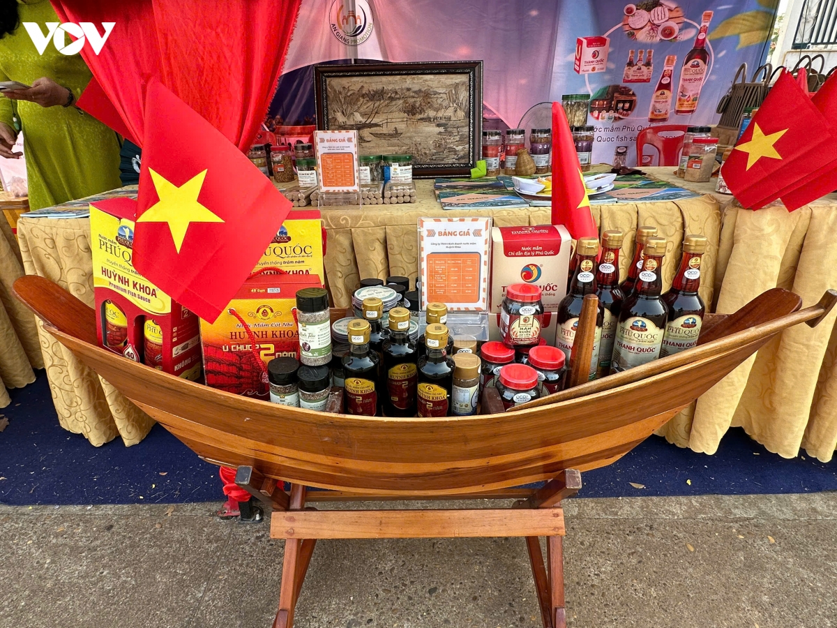 an giang day manh xuc tien dau tu va thuong mai tao dong luc tang truong moi hinh anh 2