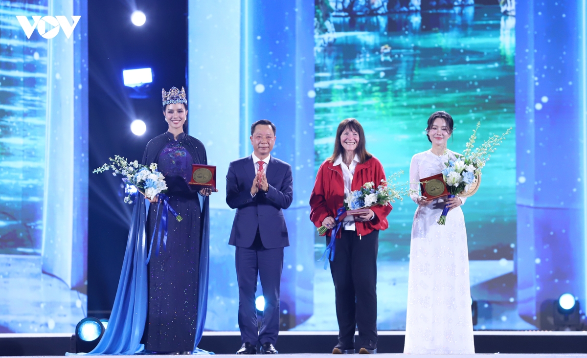 111 nguoi dep cac nuoc trinh dien ao dai tai dem khai mac miss world 2026 hinh anh 8