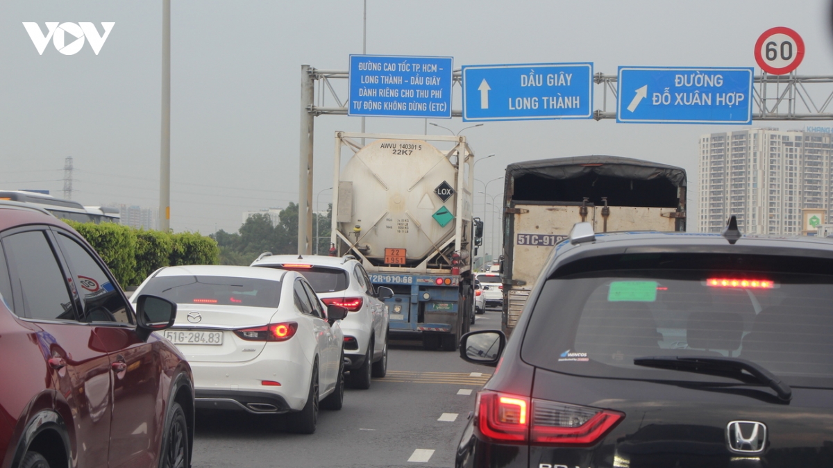 dong xe noi dai, nhich tung chut tren cao toc tp.hcm - long thanh - dau giay hinh anh 1