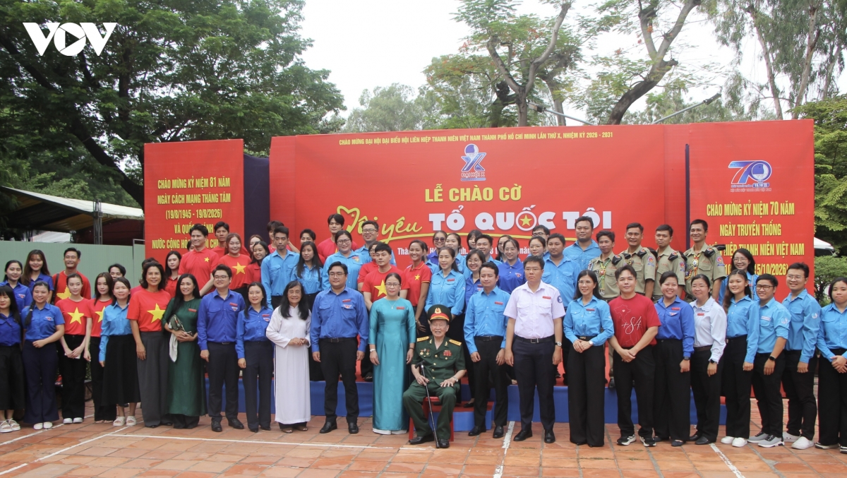 le chao co toi yeu to quoc toi lan toa tinh yeu nuoc va tinh than tuoi tre hinh anh 1