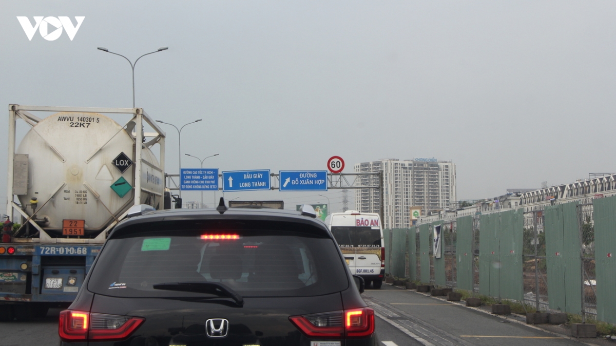 dong xe noi dai, nhich tung chut tren cao toc tp.hcm - long thanh - dau giay hinh anh 7