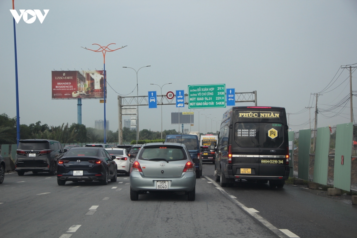 dong xe noi dai, nhich tung chut tren cao toc tp.hcm - long thanh - dau giay hinh anh 9