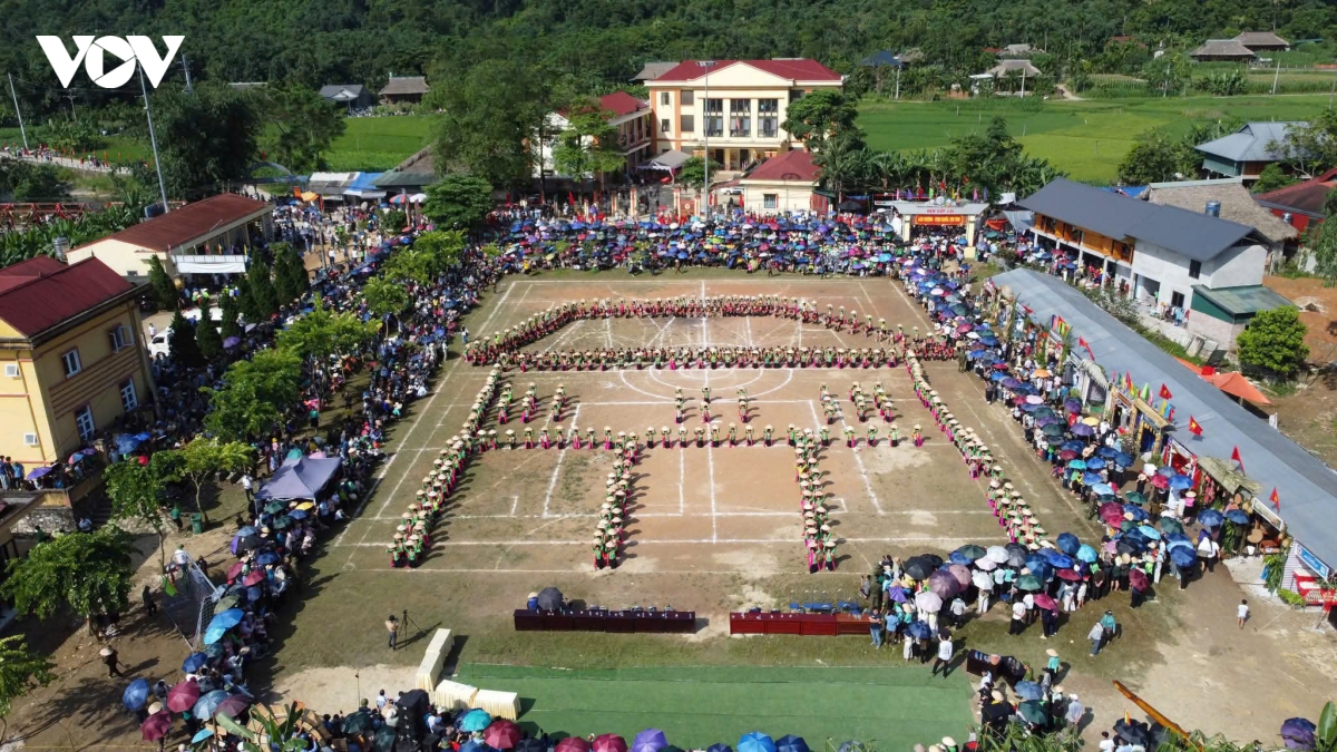 lao cai ron rang ngay hoi van hoa cac dan toc xa lam thuong hinh anh 1
