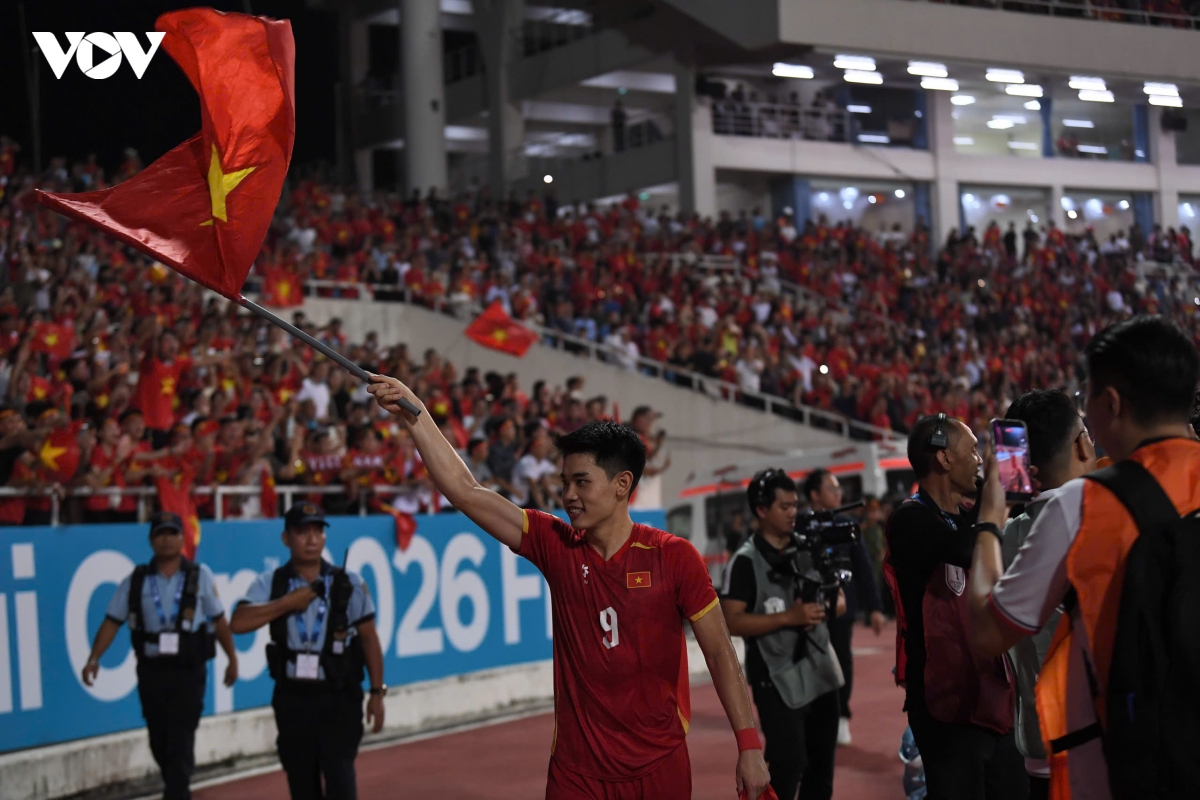 hlv kim sang sik ngan le , Dt viet nam an mung cuong nhiet chuc vo dich asean cup hinh anh 7