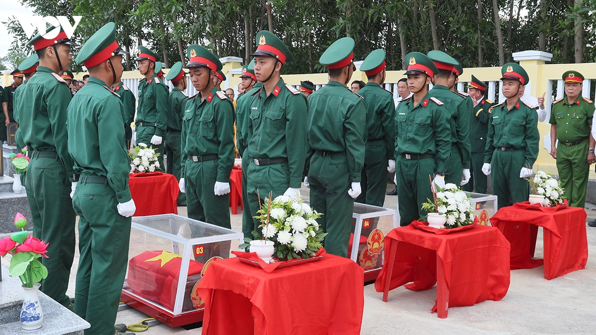 quang ngai truy dieu va an tang 5 hai cot liet si duoc quy tap tai go tram hinh anh 3