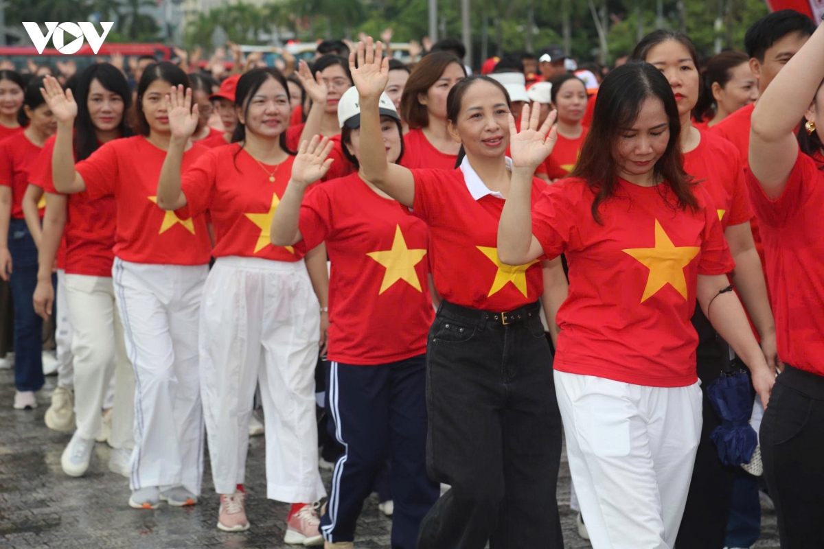  cung viet nam tien buoc 2026 - hanh trinh 10 ty buoc xanh hinh anh 7
