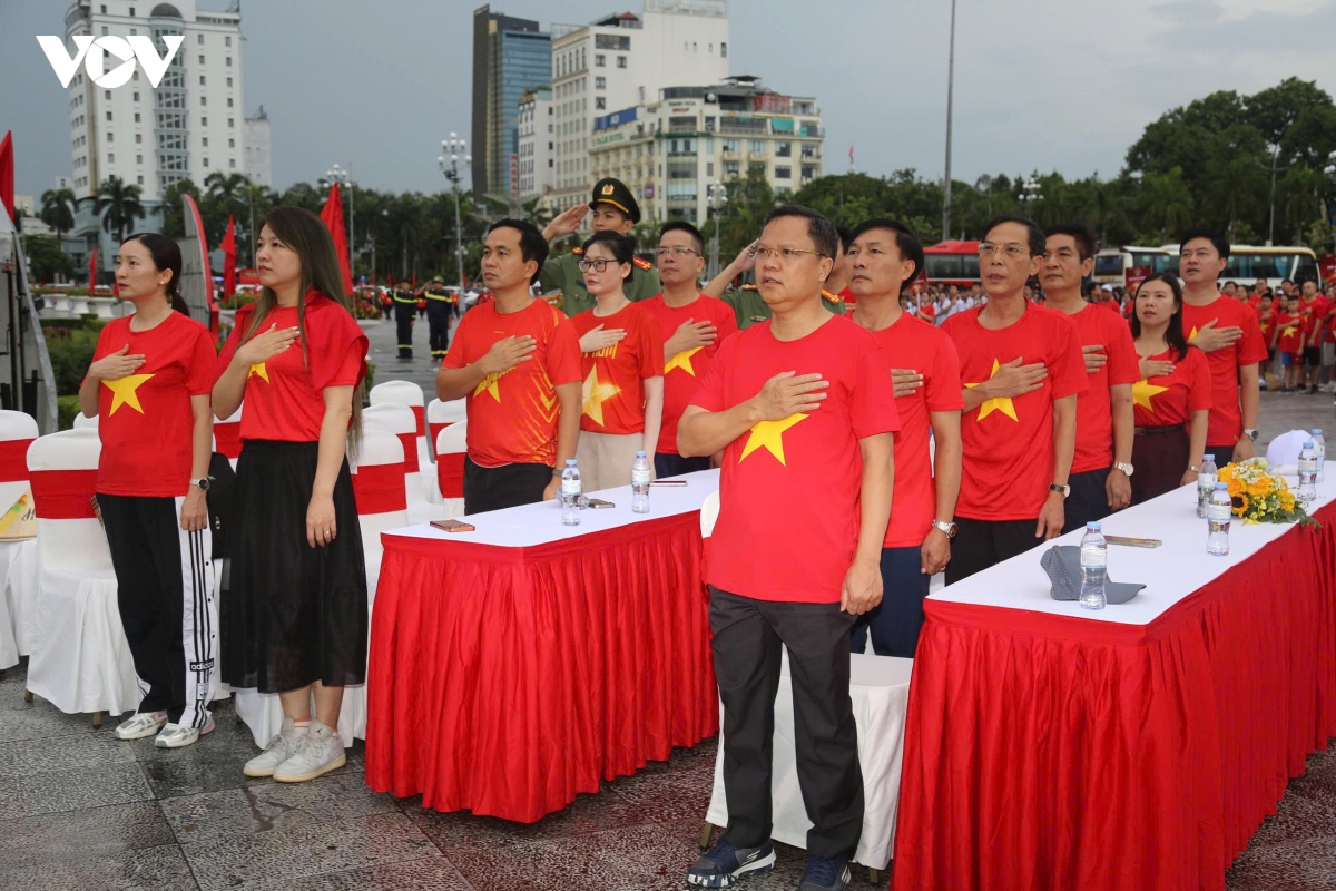  cung viet nam tien buoc 2026 - hanh trinh 10 ty buoc xanh hinh anh 5