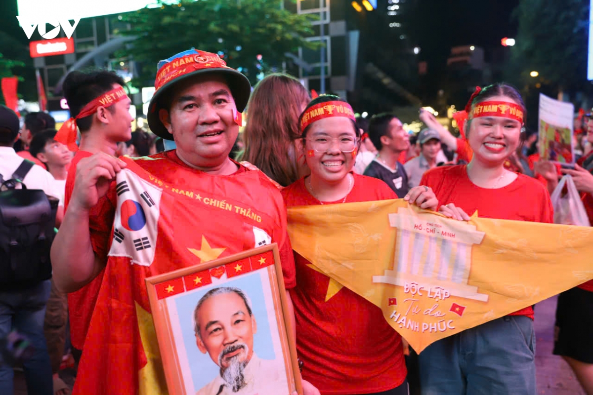 trUc tiEp khong khi an mung chuc vo dich asean cup 2026 cua Dt viet nam hinh anh 20