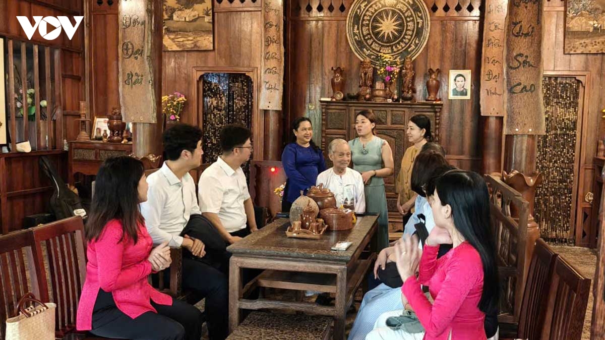 pho huyen truong cua han quoc quang ba le hoi truyen thong o mien tay hinh anh 4