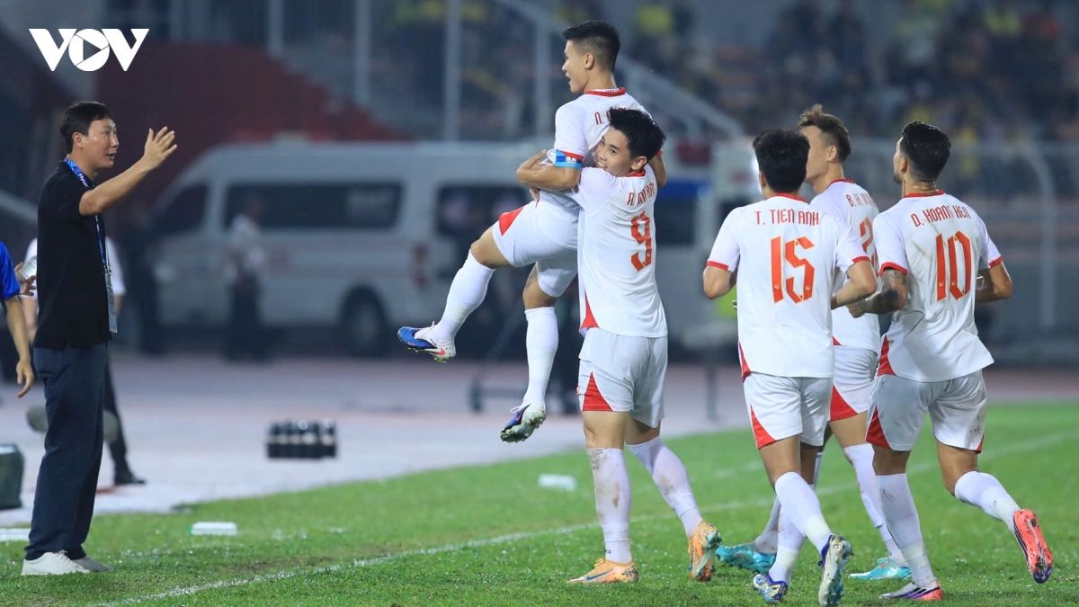 asean cup 2026 lap ky luc da phan luoi nha, Dt viet nam may man ky la hinh anh 1