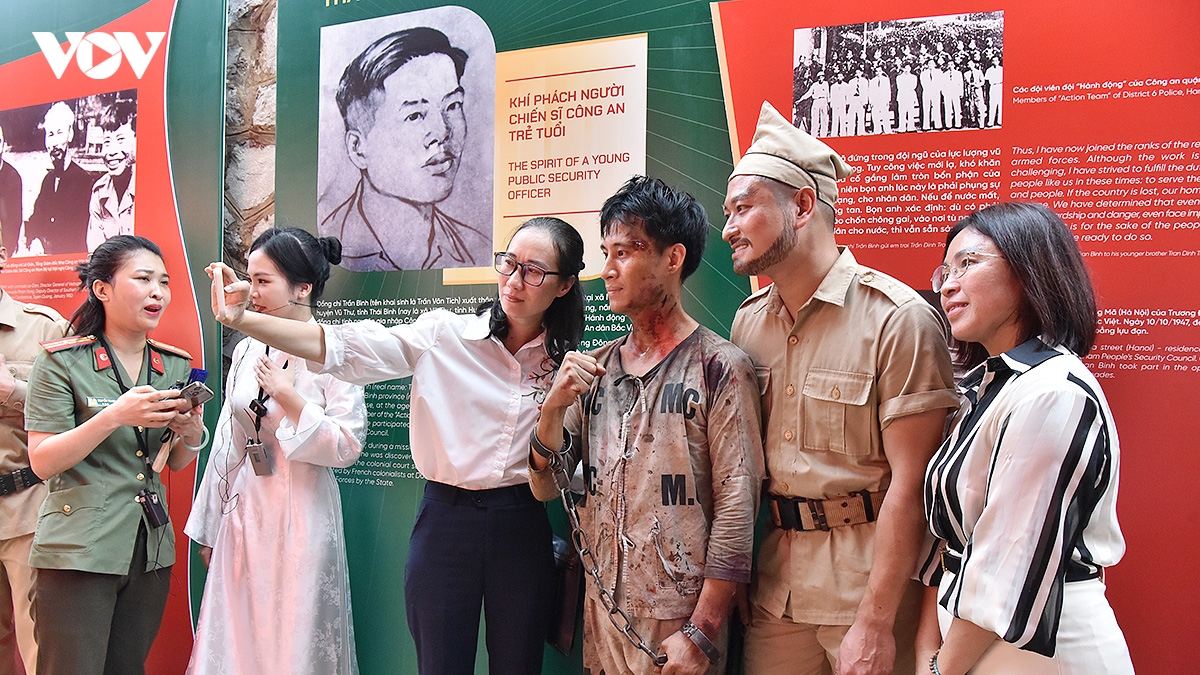 Trưng bày chuyên đề “Tâm son, chí thép” tại Di tích Nhà tù Hỏa lò