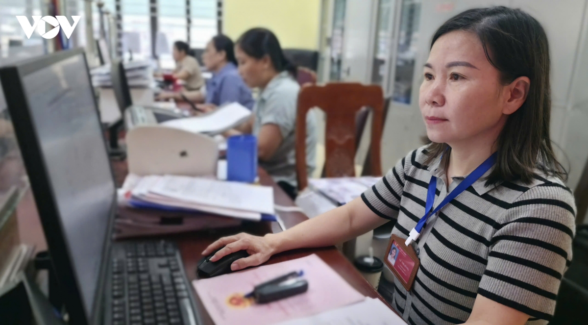 ba-le-thi-hang-trung-tam-phuc-vu-hanh-chinh-cong-xa-nhu-thanh-la-cong-chuc-truc-tiep-tham-gia-to-dich-vu-cong-luu-dong.jpg