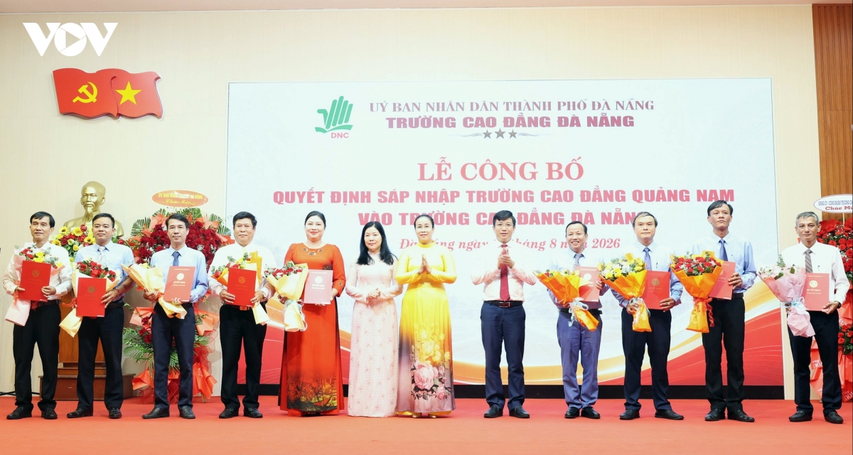 pgs.ts vu thi phuong anh lam quyen hieu truong truong cD Da nang sau sap nhap hinh anh 1