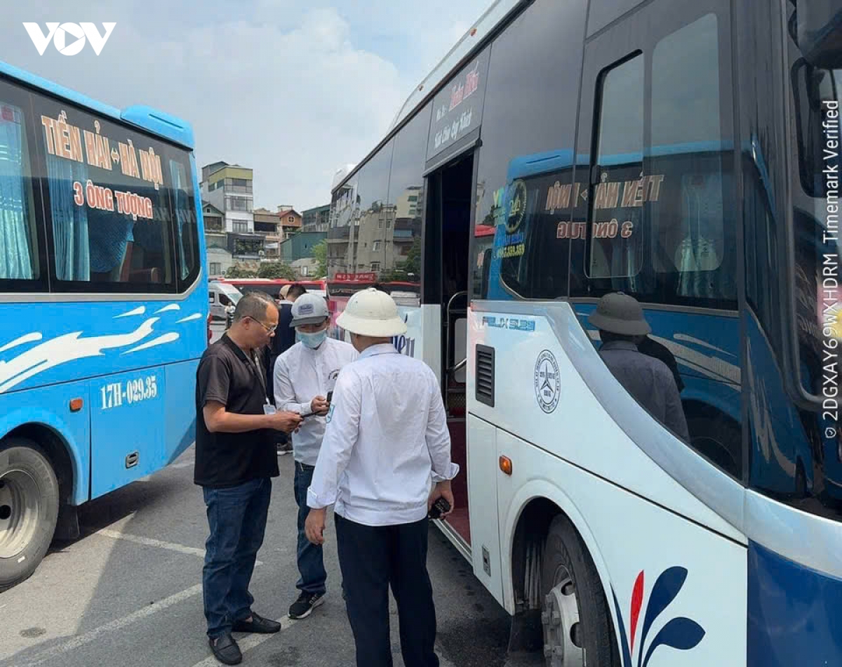 ngay dau nghi le 2 9 ben xe ha noi vang khach, noi bai van thong thoang hinh anh 12