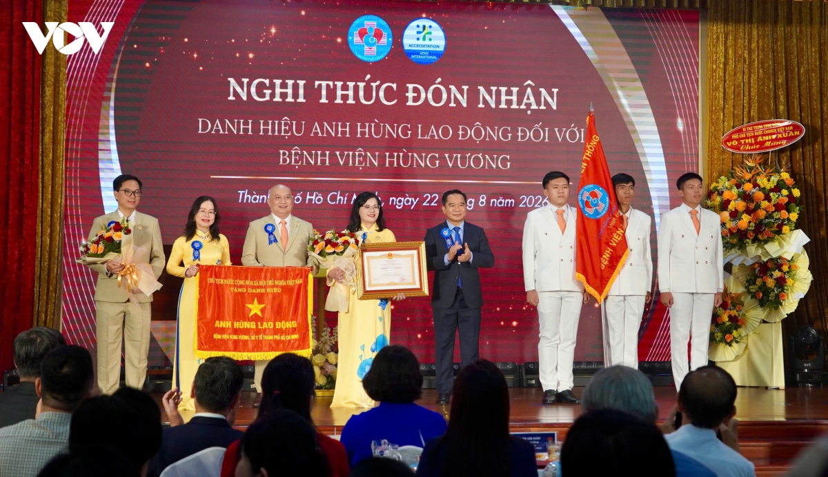 benh vien hung vuong nhan danh hieu anh hung lao dong hinh anh 1