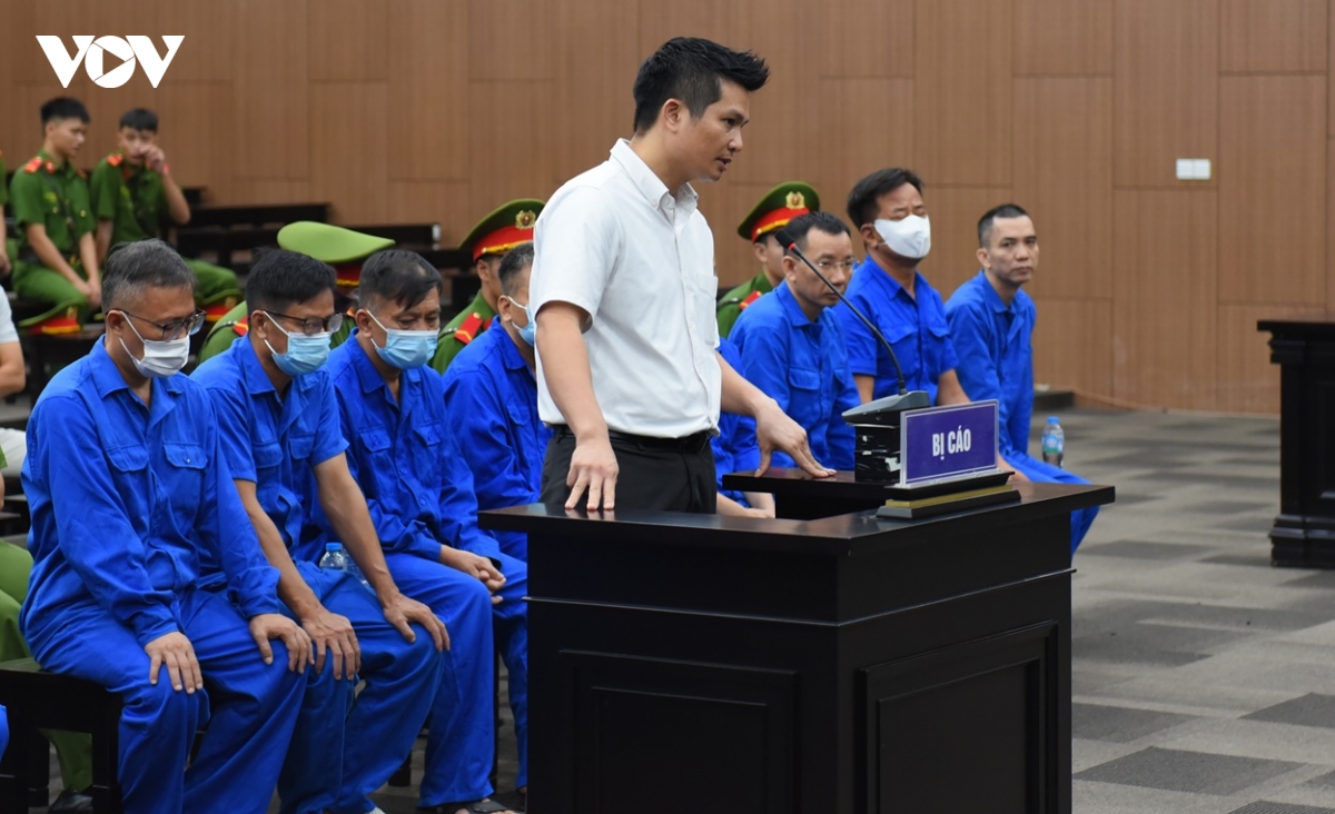 cuu thu truong nguyen ba hoan khai nhan tien cam on cua doanh nghiep hinh anh 2