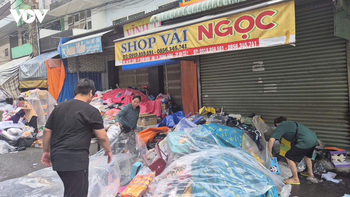 hien truong ngon ngang sau vu chay lon tai khu thuong mai bien hoa o Dong nai hinh anh 1