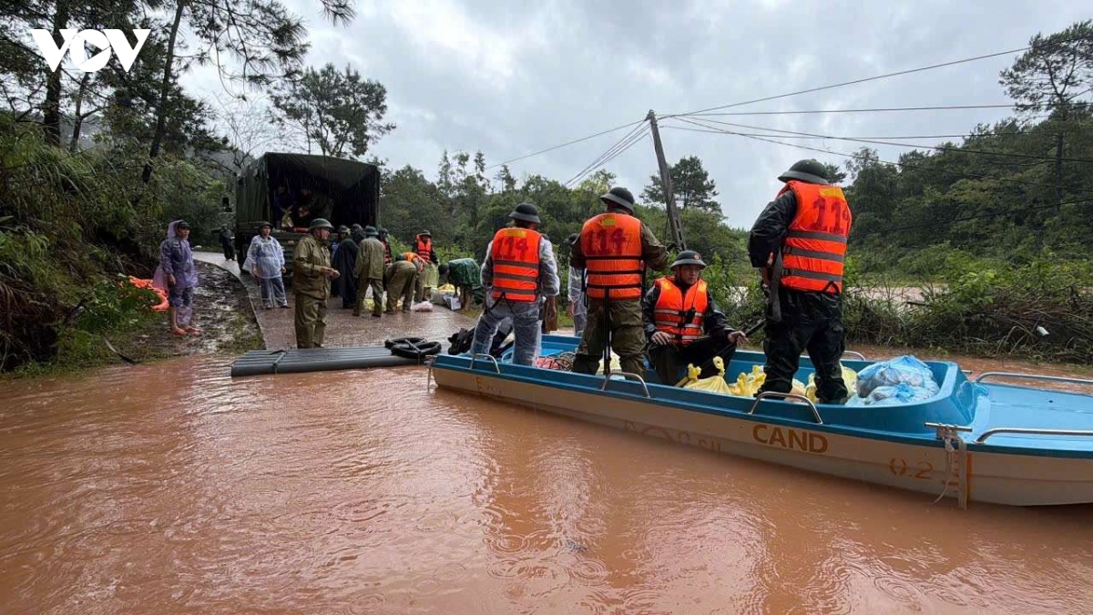 lang son huy dong bo doi bien phong ho tro khac phuc hau qua mua lu hinh anh 1