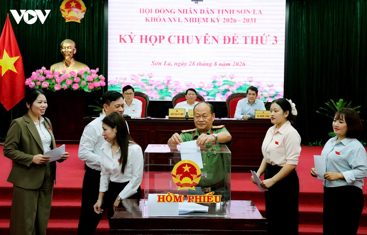 son la quyet dinh cong tac nhan su, thong qua nhieu chinh sach moi hinh anh 2