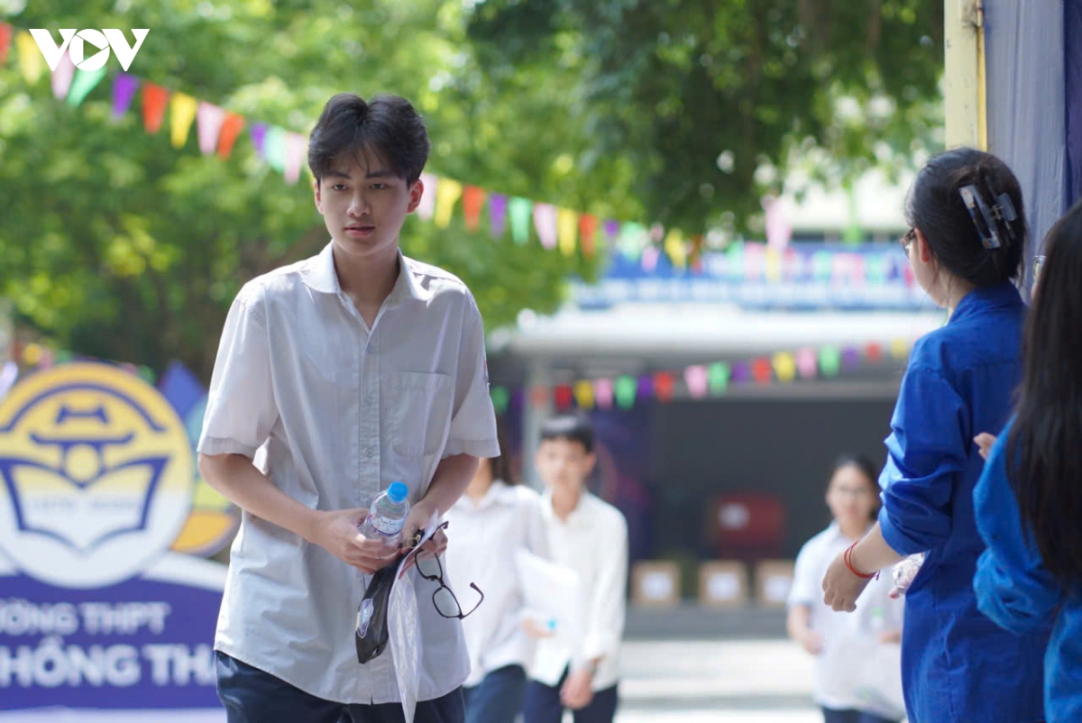 thi vao lop 10 bo mon thi thu 3, tieng anh co bi bo roi hinh anh 1