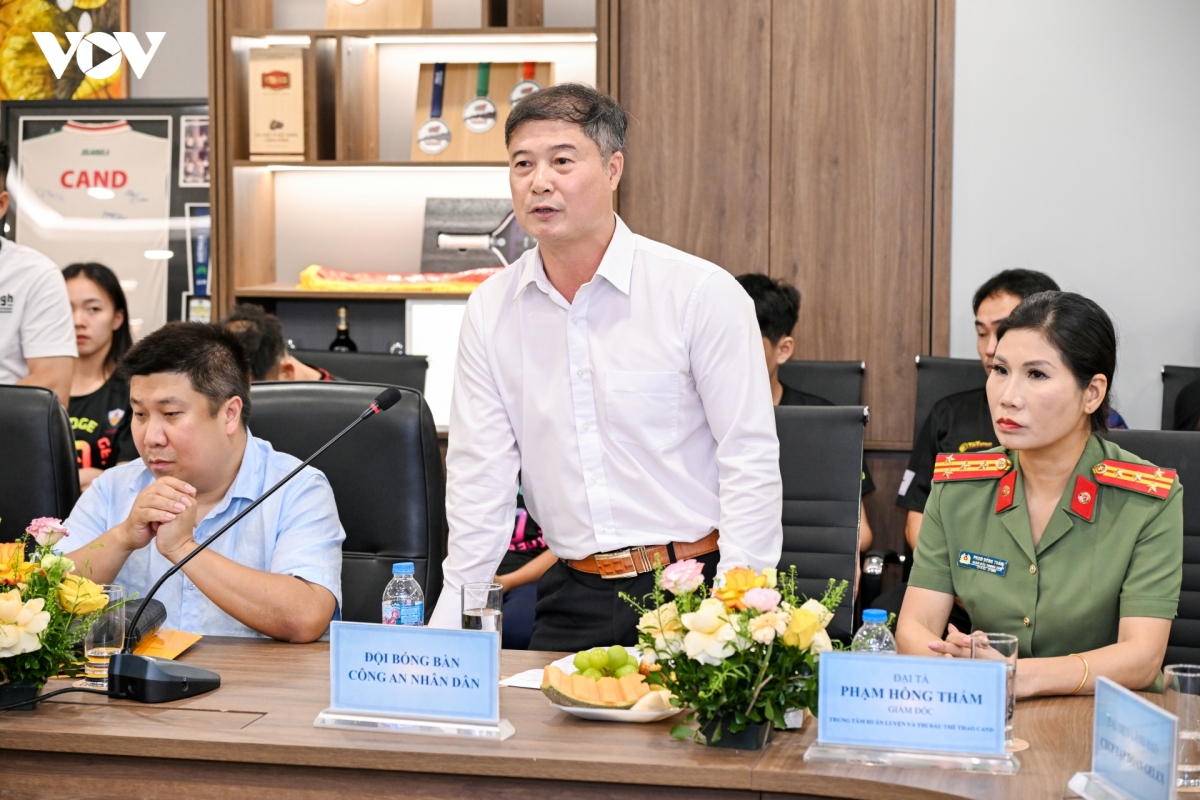 Doi bong ban cong an nhan dan nhan thuong hon 2,2 ty dong hinh anh 5