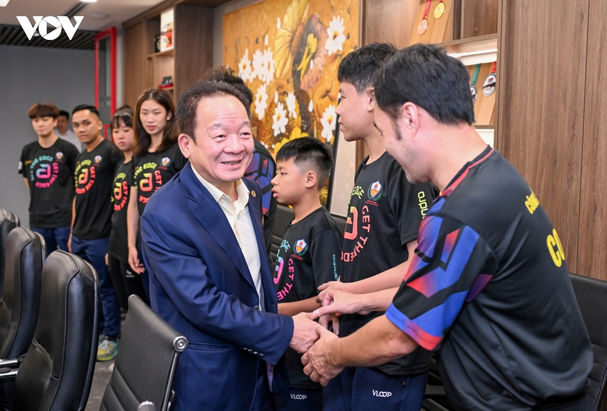 Doi bong ban cong an nhan dan nhan thuong hon 2,2 ty dong hinh anh 9