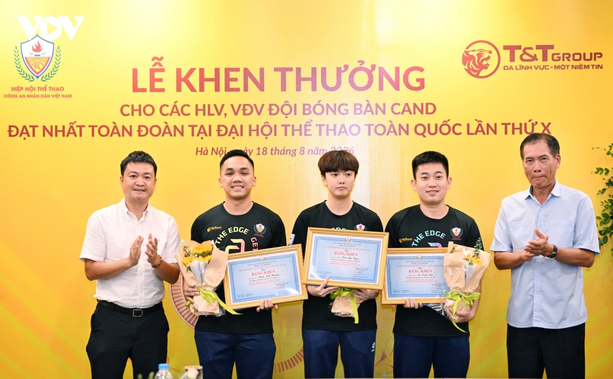 Doi bong ban cong an nhan dan nhan thuong hon 2,2 ty dong hinh anh 11
