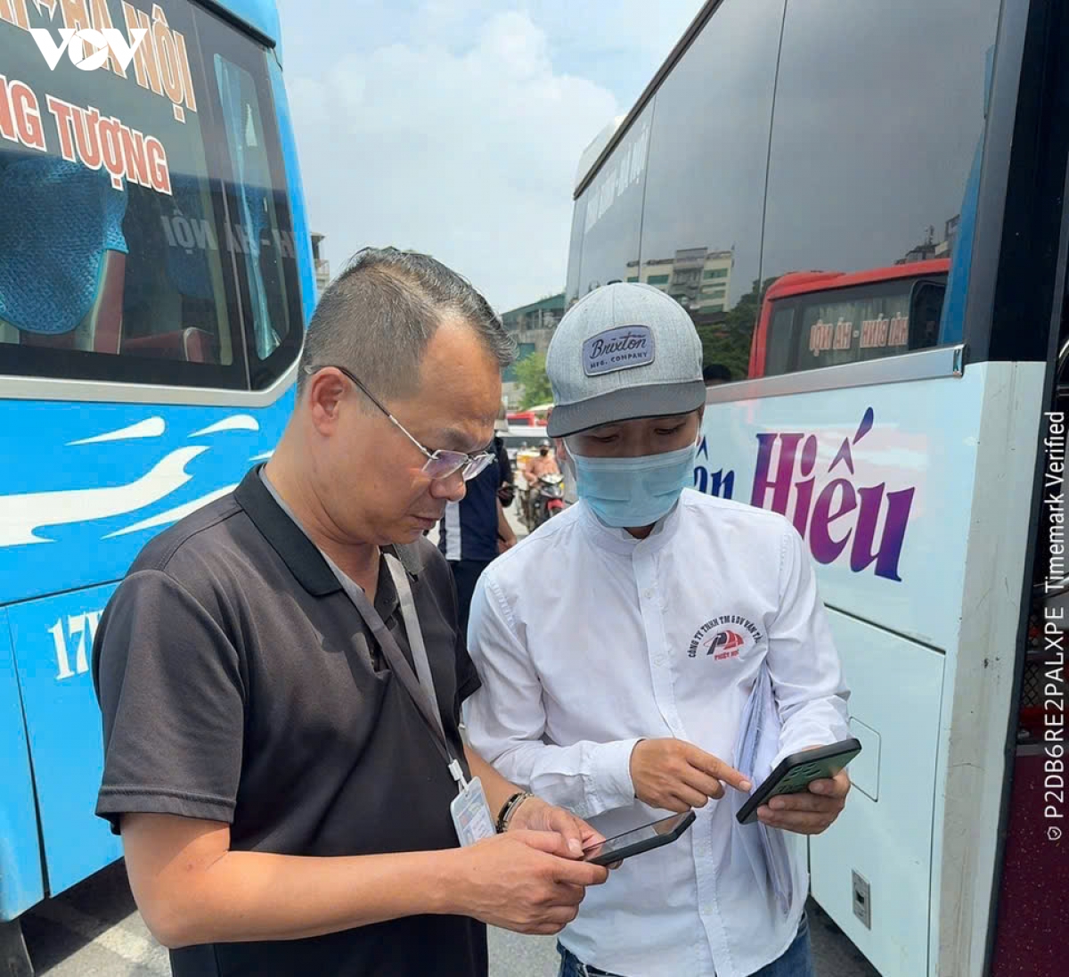 ngay dau nghi le 2 9 ben xe ha noi vang khach, noi bai van thong thoang hinh anh 7