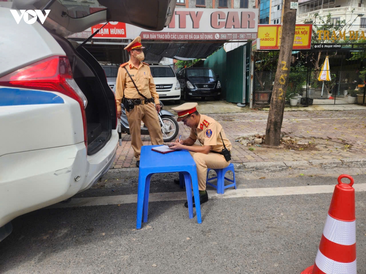 ngay dau nghi le 2 9 ben xe ha noi vang khach, noi bai van thong thoang hinh anh 4