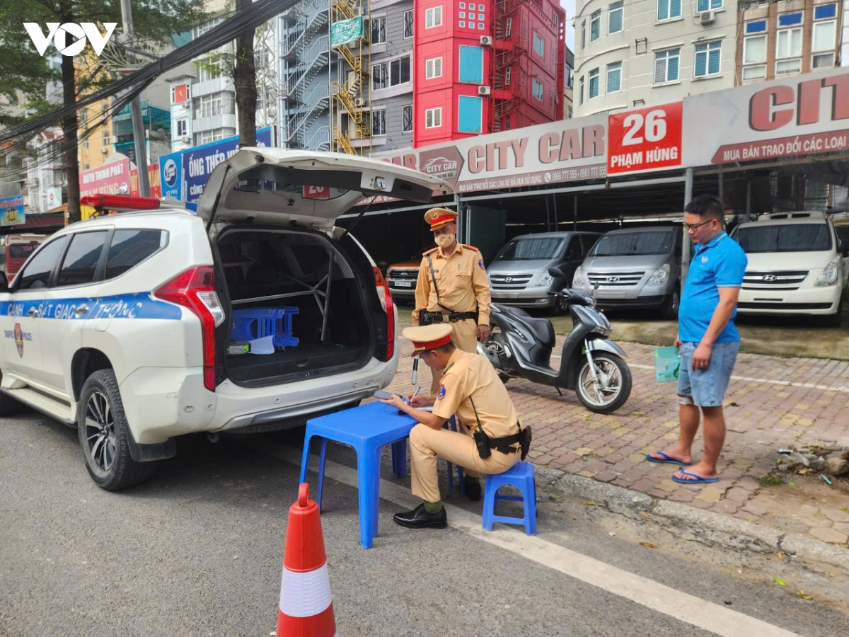 ngay dau nghi le 2 9 ben xe ha noi vang khach, noi bai van thong thoang hinh anh 14