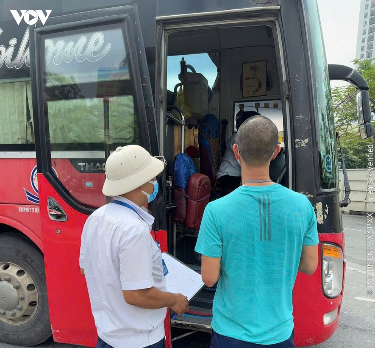 ngay dau nghi le 2 9 ben xe ha noi vang khach, noi bai van thong thoang hinh anh 9