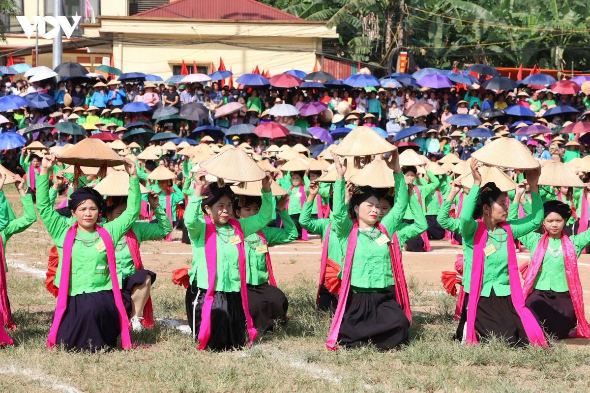 lao cai ron rang ngay hoi van hoa cac dan toc xa lam thuong hinh anh 2