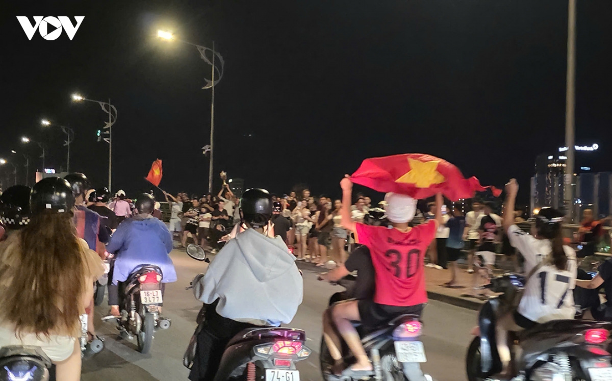 Da nang mot dem khong ngu mung chien thang cua Dt viet nam hinh anh 3