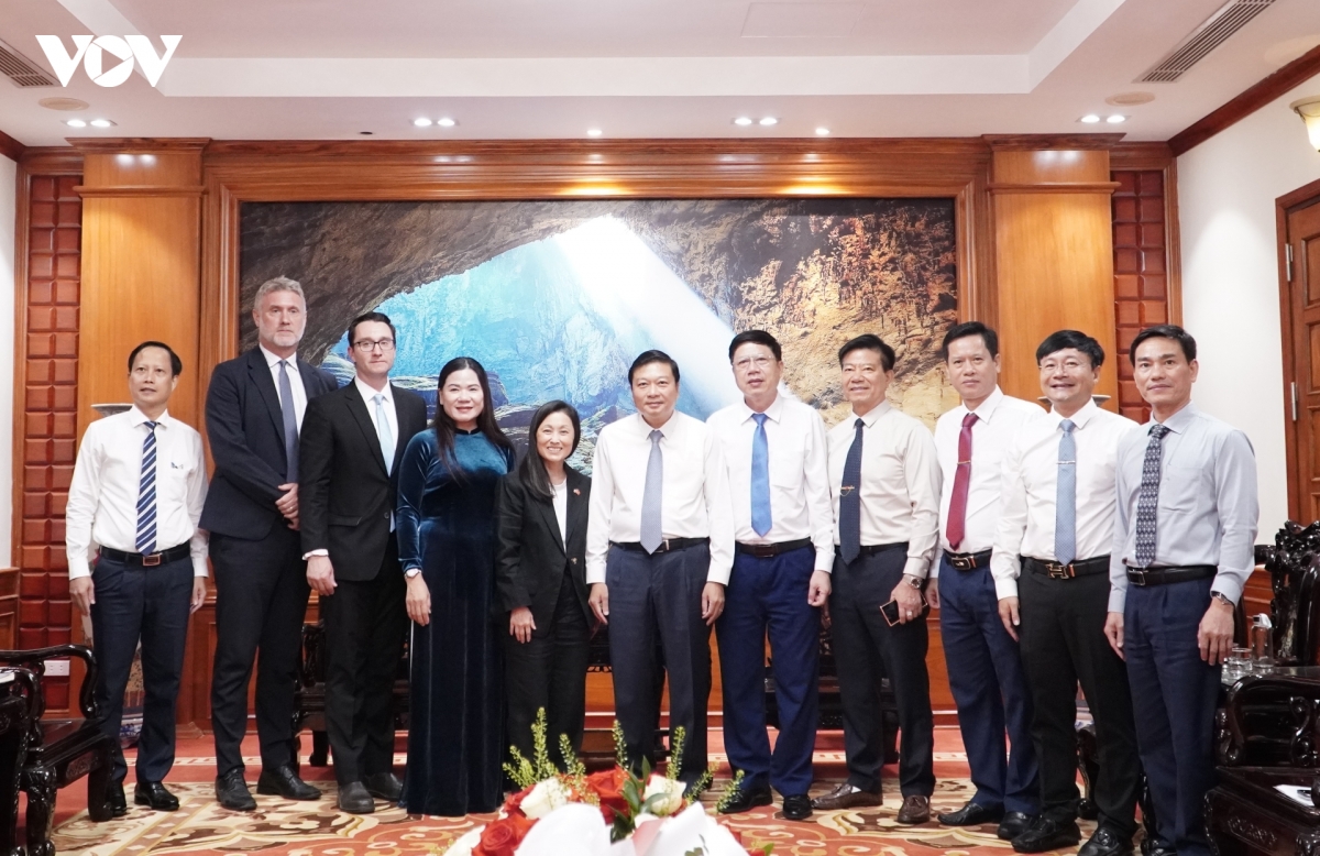 Dai su hoa ky tai viet nam den tham quang tri hinh anh 3