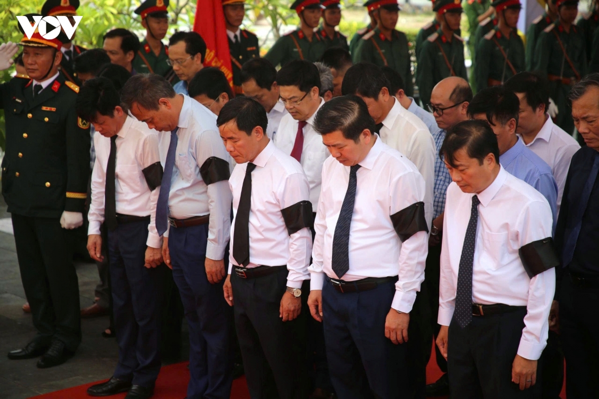 truy dieu va an tang 13 hai cot liet si duoc tim thay tai cau nhi quang tri hinh anh 1
