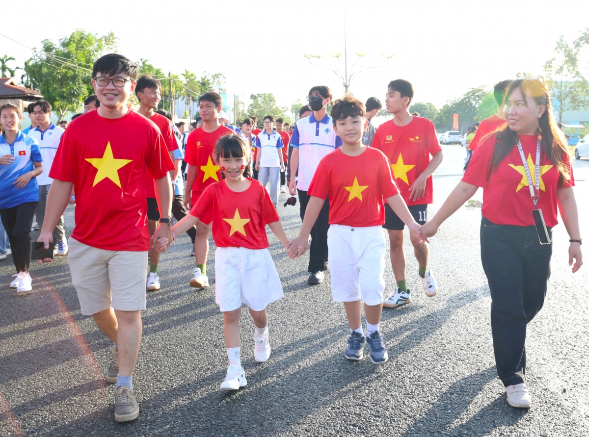 can-tho_cung-viet-nam-tien-buoc_3.jpg
