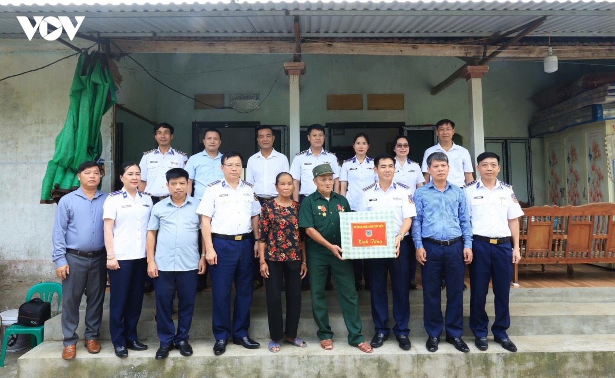 tinh quan dan trong chuong trinh canh sat bien voi dong bao dan toc, ton giao hinh anh 1