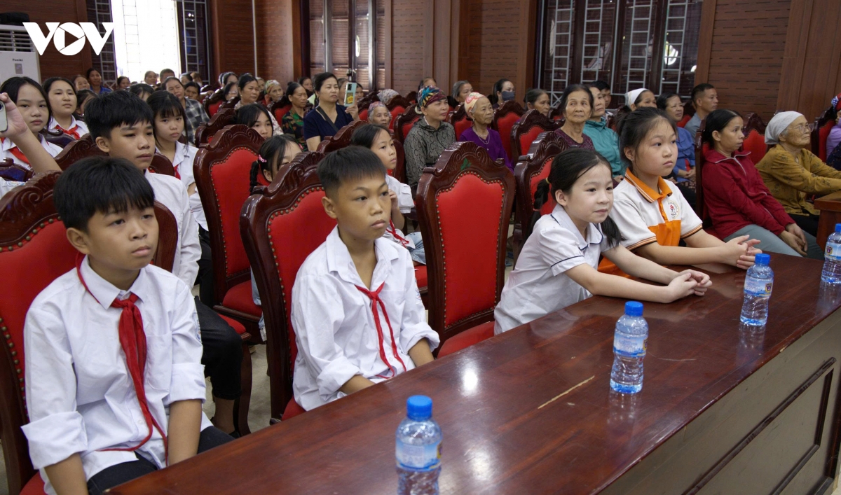 tinh quan dan trong chuong trinh canh sat bien voi dong bao dan toc, ton giao hinh anh 2
