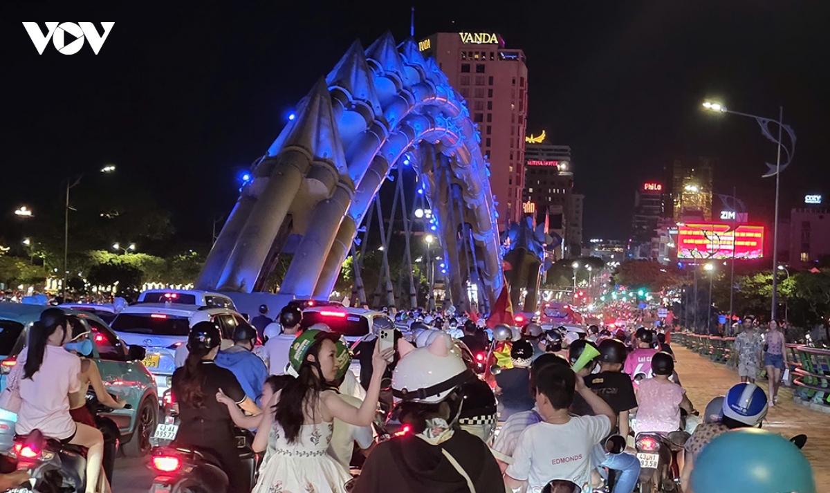 Da nang mot dem khong ngu mung chien thang cua Dt viet nam hinh anh 4