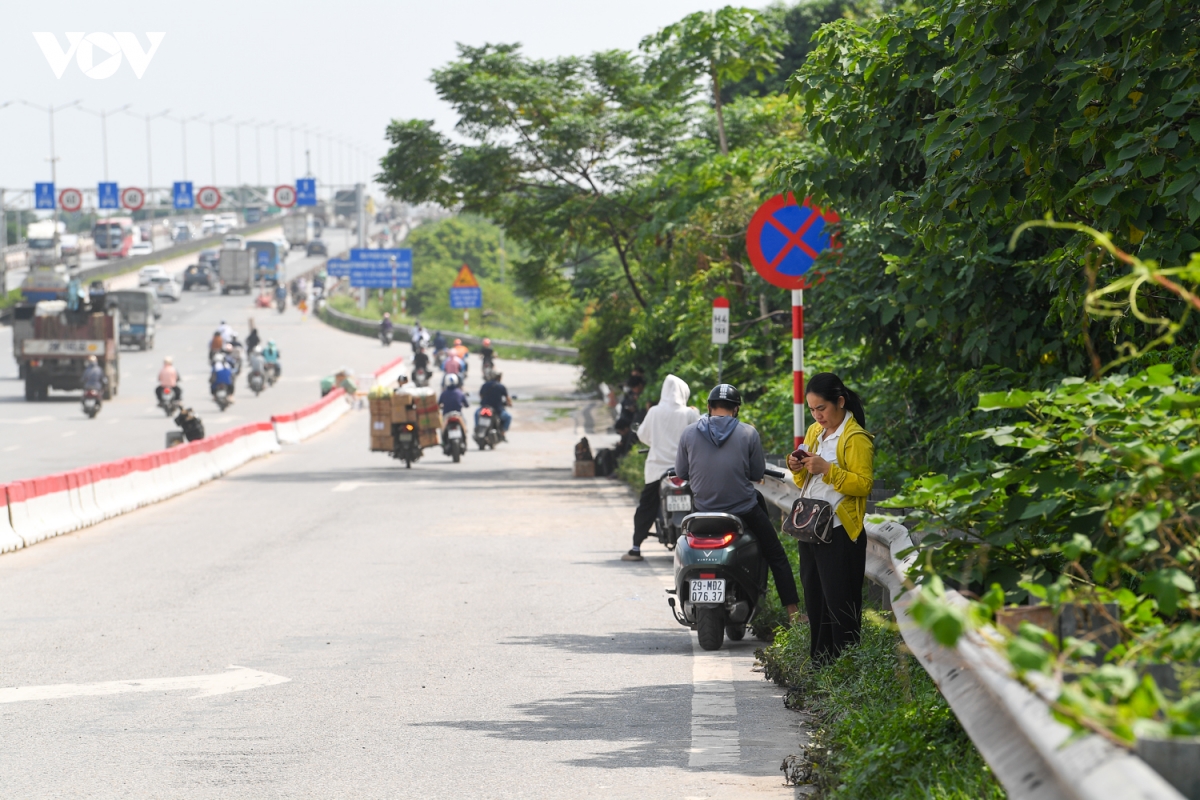cau vuot song o ha noi Un tac, tai nan lien mien nhung vang camera phat nguoi hinh anh 5
