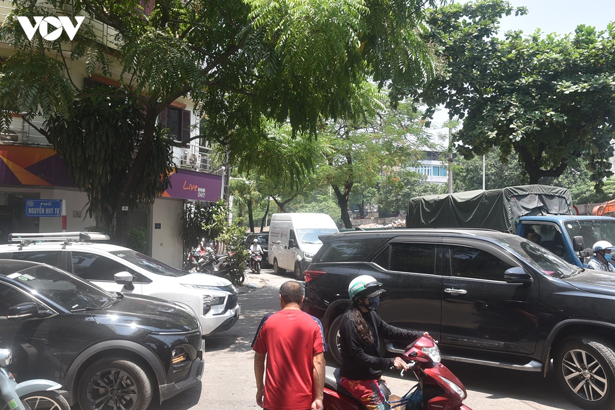 nhieu tuyen duong to chuc giao thong mot chieu de thi cong cau tran hung Dao hinh anh 12